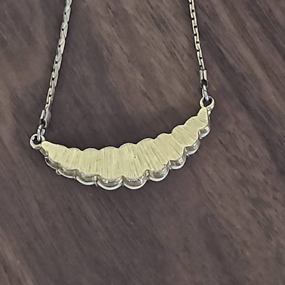 Avon Gatsby Collection Necklace Wired Crescent Shaped Lucite Shrimp-Like Pendant - Picture 6 of 6